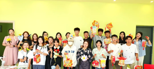 手作團圓·點亮中秋——團學幹部國風燈籠手工制作